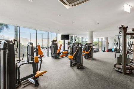 Spacious City-View One-Bedroom in Iconic HM@S - Photo 3