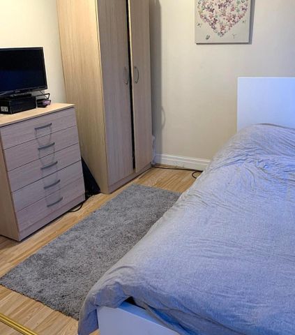 1 bedroom in a house share to rent - Photo 2