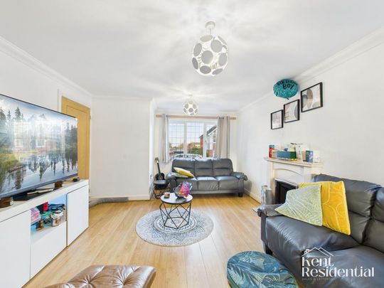 4 bedroom property to rent - Photo 1