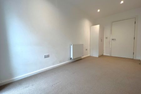 Market Street, Addlestone, Surrey, KT15 - Photo 4