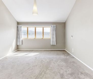 19 Scarborough Terrace, Mount Victoria - Photo 6