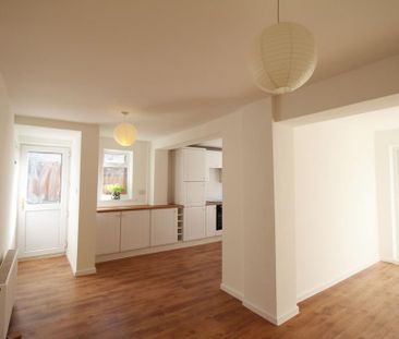 4 bedroom semi-detached house to rent - Photo 1