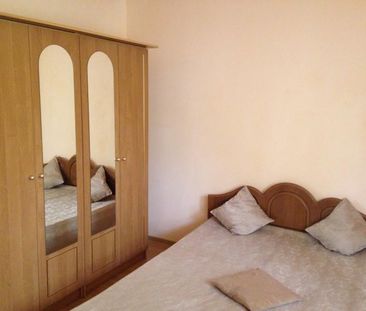 Apartament 2 camere semidecomandat, centrala termica, mobilat, etaj 1/4, Calea Bucuresti, zona Mc'Donalds - Photo 1