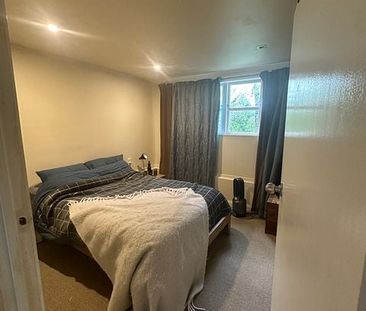 Quite quirky 2 bedrooms flat nestled in the - Photo 1