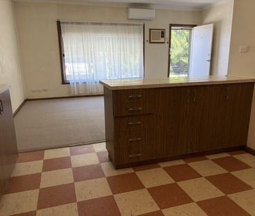 East Albury - 2 Bedroom Unit! - Photo 2