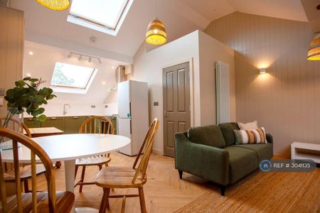 1 bedroom in a house share to rent - Photo 2