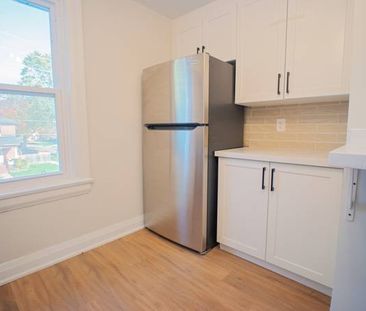 2 bed 1 bath Apartment Recently Renovated Central Oshawa - Photo 4