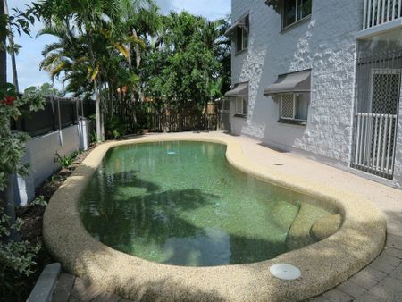 1 BEDROOM CLOSE TO SHOPS. - Photo 2