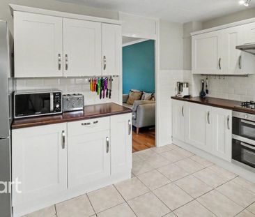 2 bedroom semi-detached house to rent - Photo 4