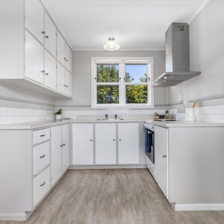 Sunny 3-bedroom + double garage - Photo 1