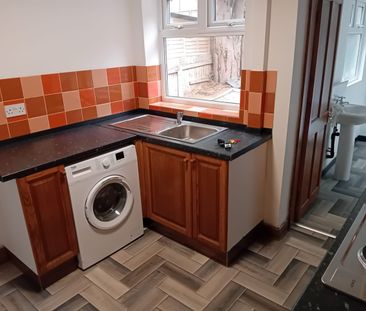 Bedsit, Romney Way, SK5 - Photo 4