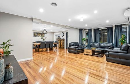 Spacious 5-Bedroom Family Home in a Prime Altona Meadows Location - Photo 3