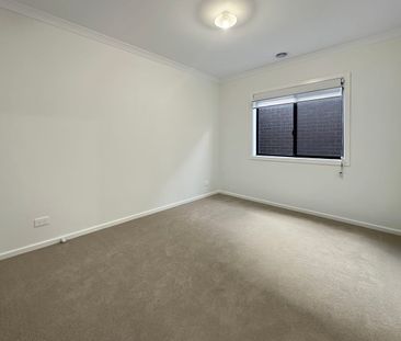 Modern Comfort and Style in the Heart of Kalkallo - Photo 4