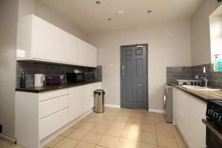 1 bedroom in a house share to rent - Photo 3