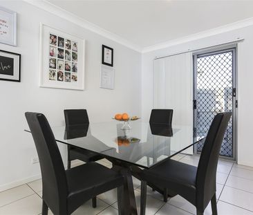 Modern 3 bedroom Town-house - Photo 2