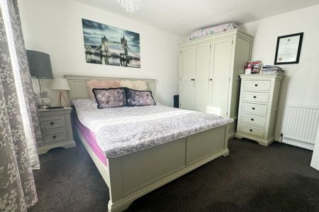 Lyndhurst Close - Photo 4