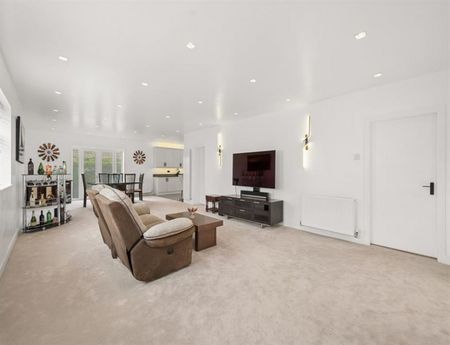 3 Bedroom Detached To Let - Photo 2