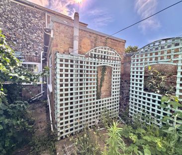 2 bedroom end of terrace house to rent - Photo 6