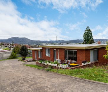 Comfortable Living in Glenorchy with Gardener - Photo 6