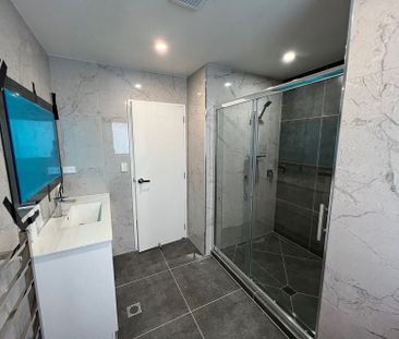 MODERN, SECURE & MINUTES TO THE AIRPORT! - Photo 6