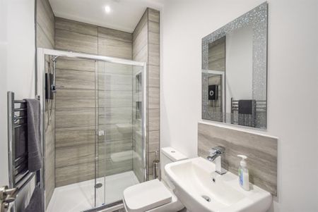 1 bedroom in a house share to rent - Photo 4