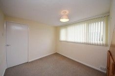 4 bed Bungalow - Detached for Rent - Photo 3