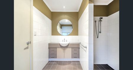 4-bedroom shared house, Sheaoak Drive - Photo 4