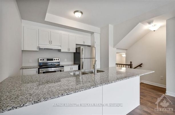 For Lease - 517 Takamose Private Road, Manor Park - Cardinal Glen and Area, Ontario - Photo 1