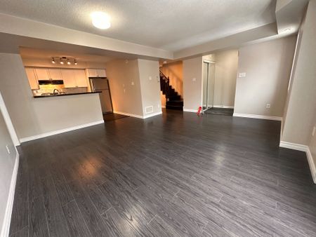 For Lease - 4975 Southampton Drive Unit# 300, Mississauga, Ontario - Photo 3