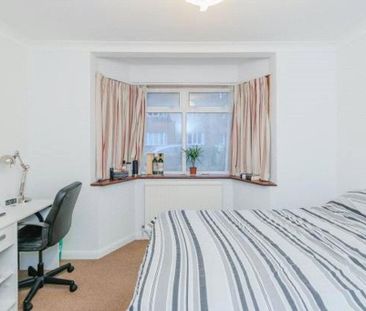 4 bedroom semi-detached house to rent - Photo 3