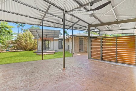 BEAUTIFULLY RENOVATED FAMILY HOME - Photo 4