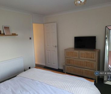 2 bedroom terraced house to rent - Photo 2