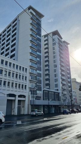 Convenient 1 bedroom on Taranaki - Photo 2