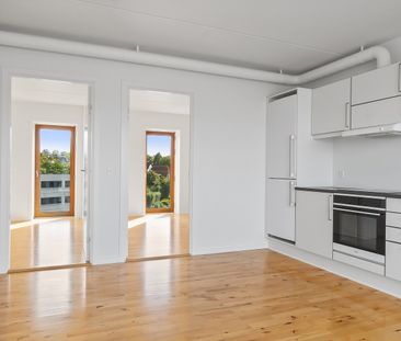 Øverste etage med skøn udsigt fra privat altan - Photo 3