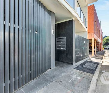 Sleek and Stylish City Apartment - Photo 5