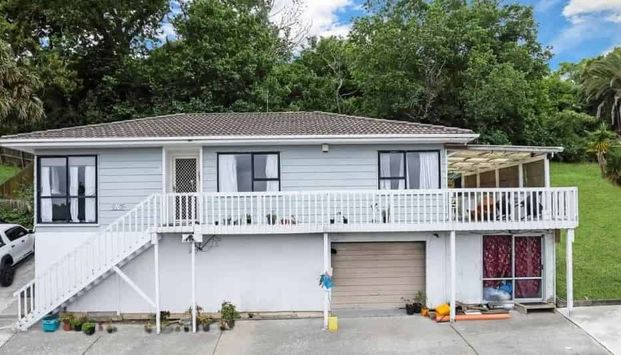 Spacious 3-Bedroom Home with Park View - Photo 1