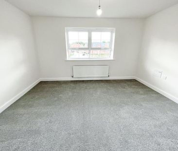 4 bedroom semi-detached house to rent - Photo 5