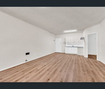 Low Maintenance Unit in Prime Location - Photo 3