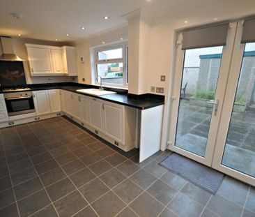 3 bedroom end of terrace house to rent - Photo 4