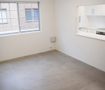 Ultra-Convenient, Light-Filled Living - Photo 2