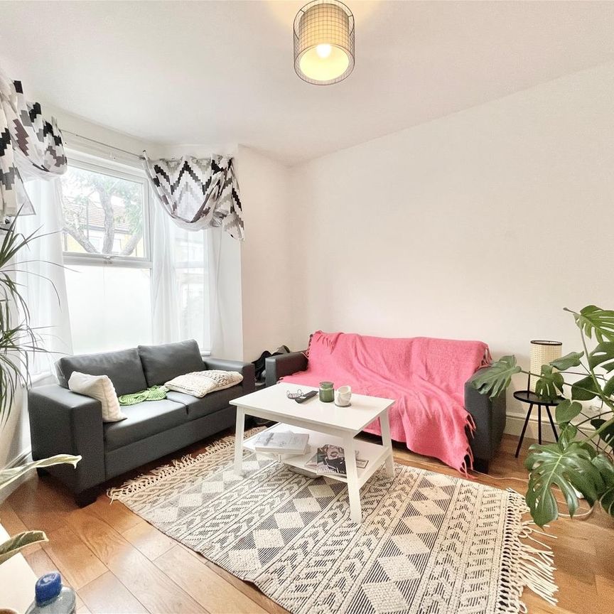 Melbourne Road, London - Photo 1