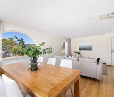 Contemporary coastal living featuring incredible ocean views! - Photo 5