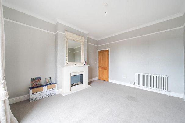 3 bedroom flat to rent - Photo 1
