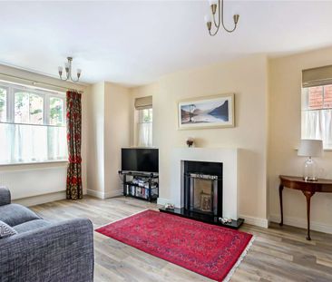 Delightful two bed/two bath ground floor apartment with allocated p... - Photo 3
