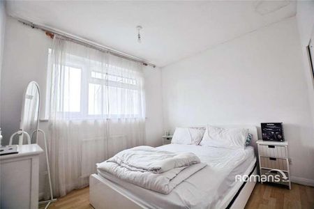 Brambles Farm Drive, Uxbridge, UB10 - Photo 4