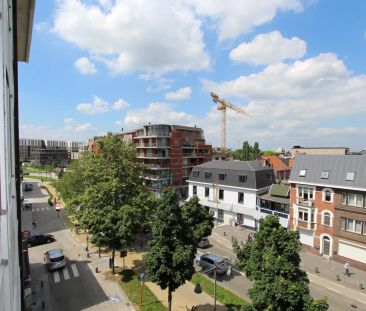 STADSAPPARTEMENT AAN GROENE BOULEVARD HASSELT, MET VRIJ UITZICHT - Photo 1