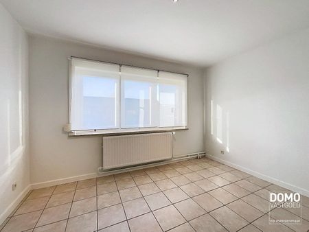 GERENOVEERDE WONING MET 3 SLAAPKAMERS, GARAGE EN TUIN TE KURINGEN - Foto 3