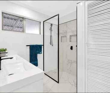 18 Sibyl Street, Southport QLD 4215 - House For Rent | Domain - Photo 6