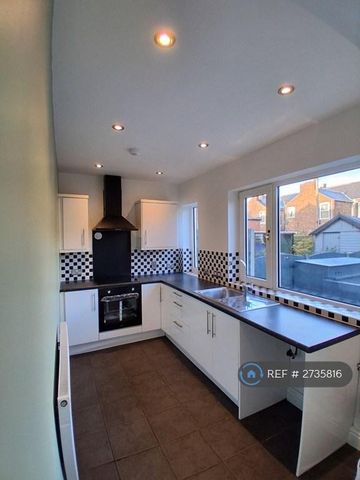 3 bedroom semi-detached house to rent - Photo 5