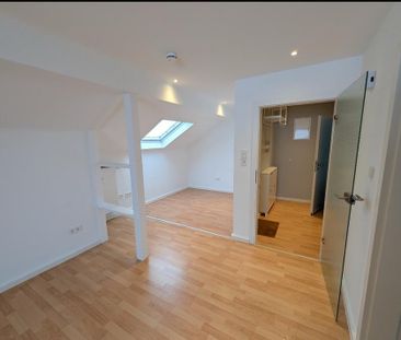 Sehr schöne gepflegte 1-Zimmer-Dachgeschosswohnung - Photo 2